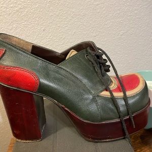 Vintage Italian leather and wood platform heels. Size 7